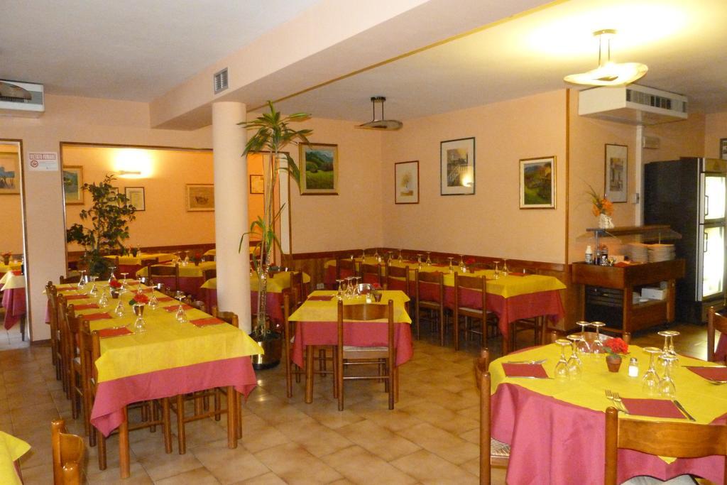 Albergo Ristorante Gori Амеля Екстериор снимка